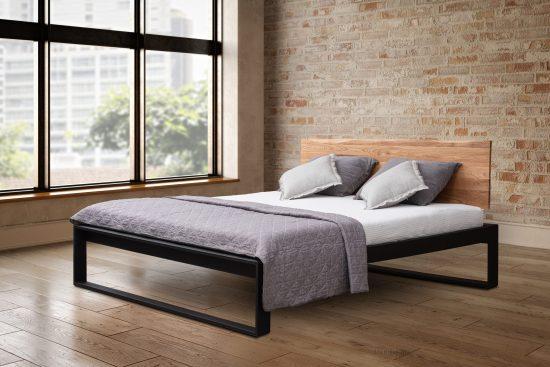 Železná postel Tara v kombinaci s kovem