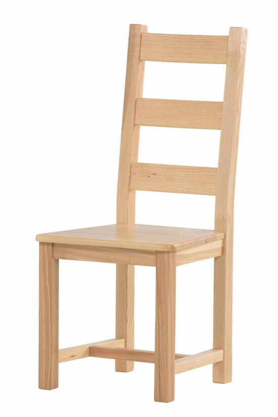 Jasanová židle Ladder Back lakovaná – cenově dostupné, nadčasové a praktické řešení pro váš domov. Nabízí pohodlné sezení a elegantní design.