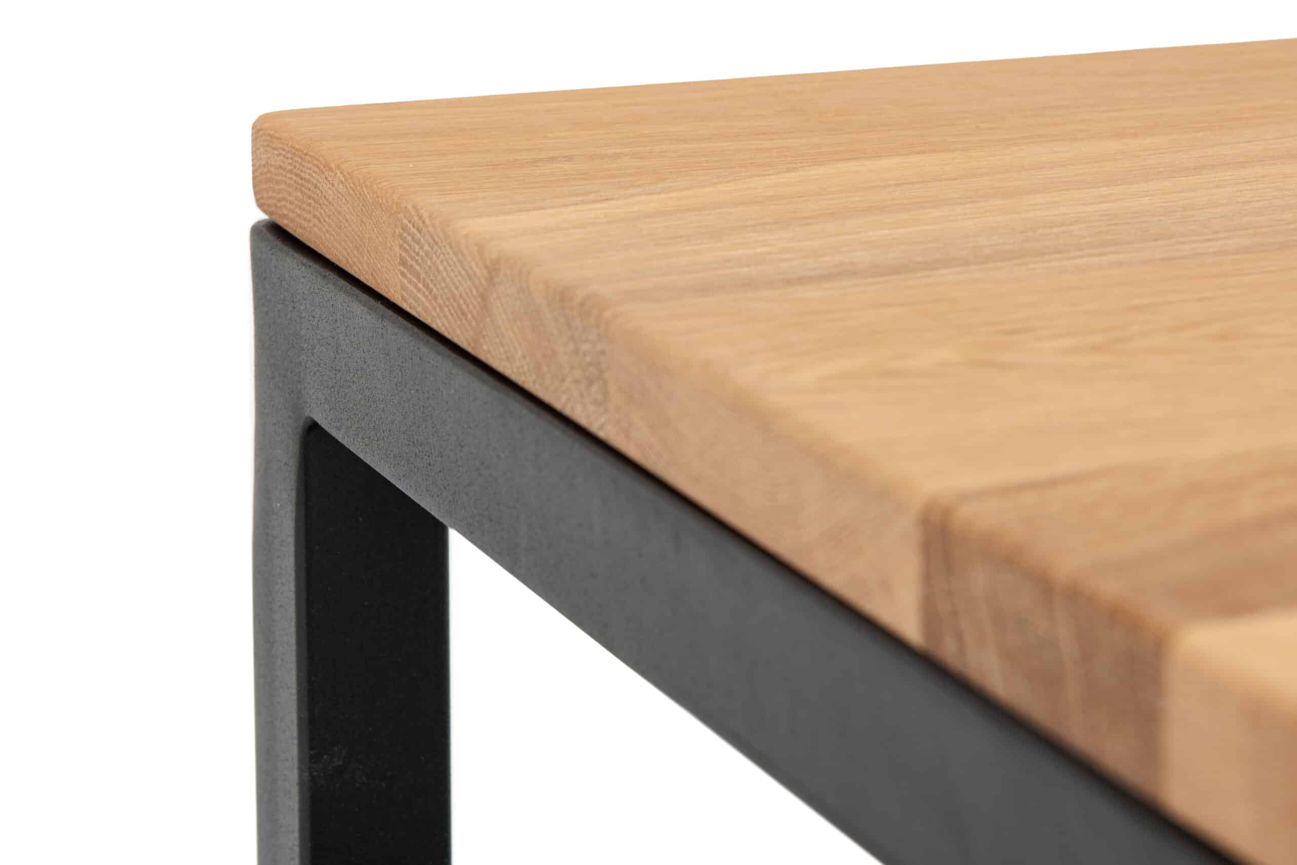 Kovový noční stolek Iron – objednejte si ho ještě dnes a přeměňte svou ložnici v útulné a stylové místo, kam se budete chtít vracet.