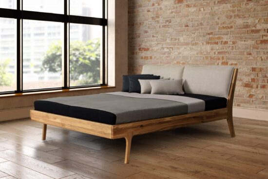 Dubová masivní postel Bosfor, s rozměry 90 x 200cm a s elegantním latkovým čelem je skutečný skvost ve světě nábytku. Umění a funkčnost se spojují, aby vytvořily tento luxusní kousek, který je tak mnohem víc, než jen běžná postel.