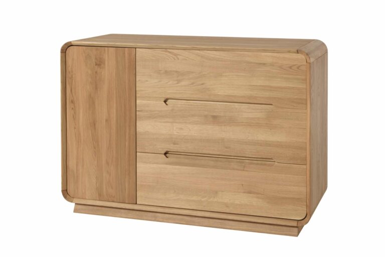 Dubová komoda Livorno je tím pravým kouskem nábytku, který vaši domácnost potřebuje. Zasloužíte si nábytek, který je stejně stylový a praktický jako vy sami.