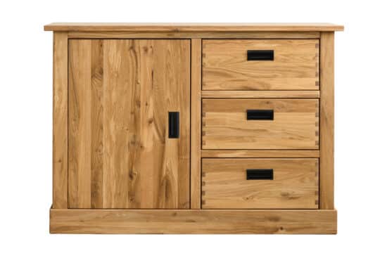 Dřevěná komoda Leo 7 z dubu je to kvalitní a funkční nábytek s výrazným vzhledem, který se stane dominantou vaší ložnice, obývacího pokoje či jiné místnosti.