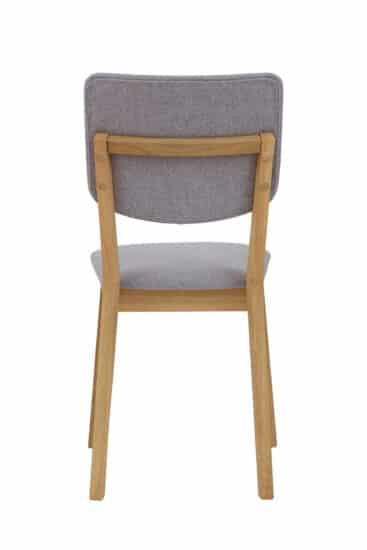 Představujeme Vám  jídelní židli Tallin polstrovanou šedou latkou v provedení olej s voskem.