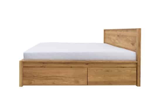 Postel dvoulůžko Sandra 160x200, vyrobené z masivního dubu s praktickým úložným prostorem. Ideální volba pro rodiny hledající kvalitní a funkční dubovou postel. Nakupte ještě dnes a zpříjemněte svůj spánek!