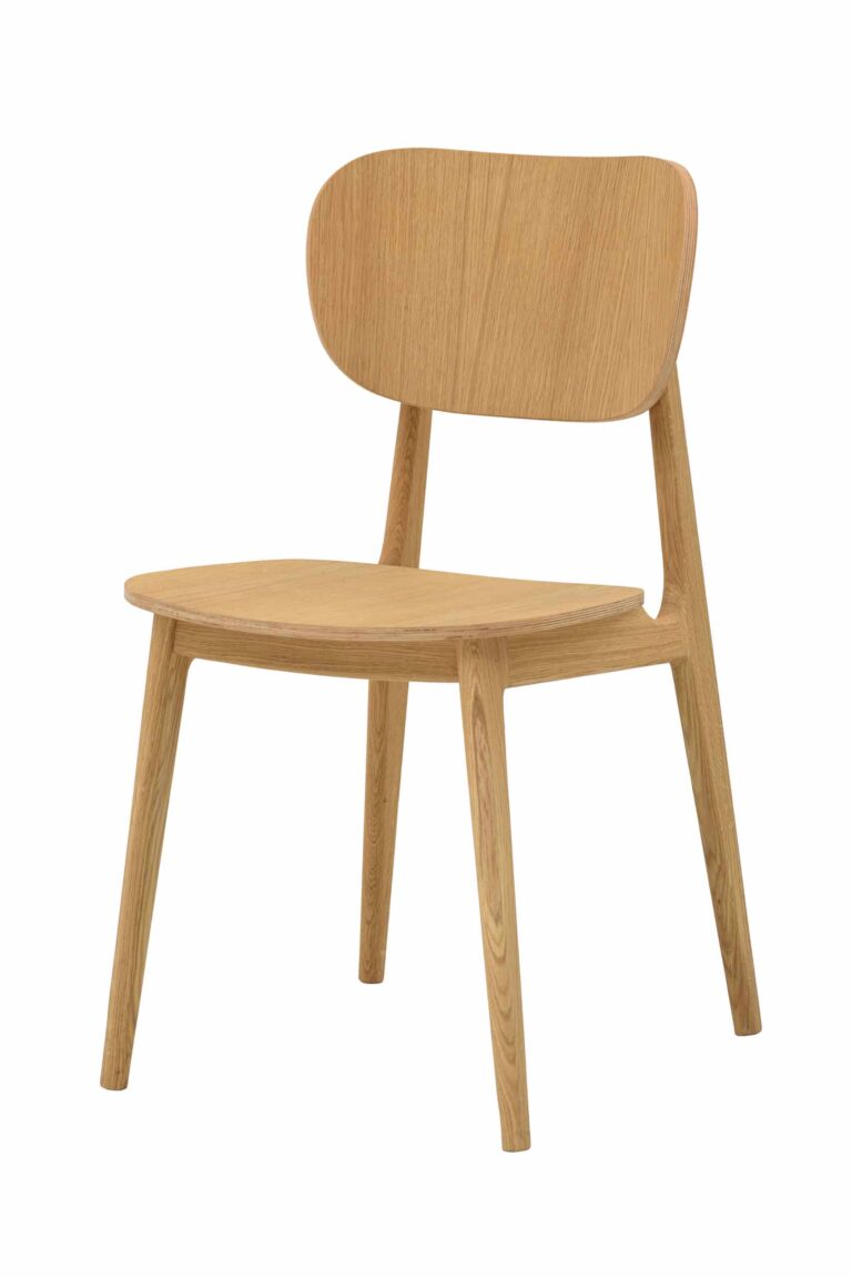 Jídelní dubová židle Verde není jen obyčejným kusem nábytku; je to prostředník mezi komfortem a stylem, mezi funkčností a designem. 