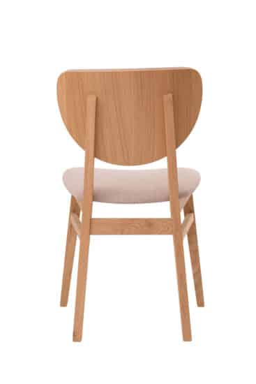 Dřevěná židle Barcelona s béžovou látkou – skvost, který okouzlí každý interiér svou jednoduchou elegancí a nadčasovým skandinávským designem.