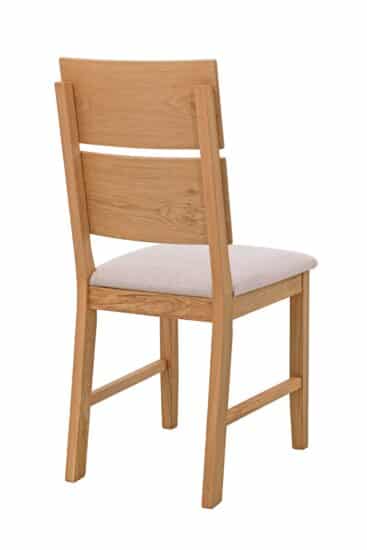 Jídelní židle béžová, vyrobená z pečlivě vybraného masivního dubového dřeva, není jen obyčejným kusem nábytku, ale klíčem k elegantnímu a pohodlnému stolování.