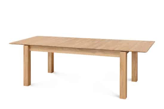 Jídelní stůl rozkládací Aura je vyroben ze 100 % dubového dřeva, který je zárukou dokonalého přírodního nábytku.