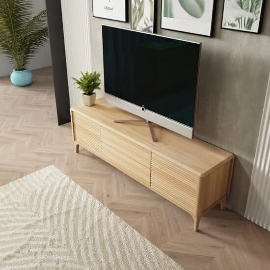 Nenechte si ujít příležitost vlastnit kus nábytku, který kombinuje krásu s funkcionalitou v podobě TV komody Stockholm 2.