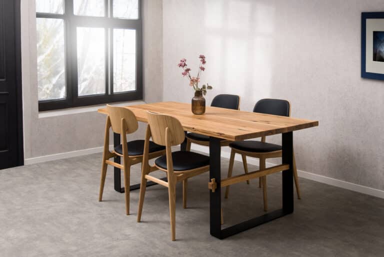 Jídelní set: stůl Bergen + židle Verde černá koženka: vdechněte své jídelně špetku luxusu, elegance a nadčasového designu.