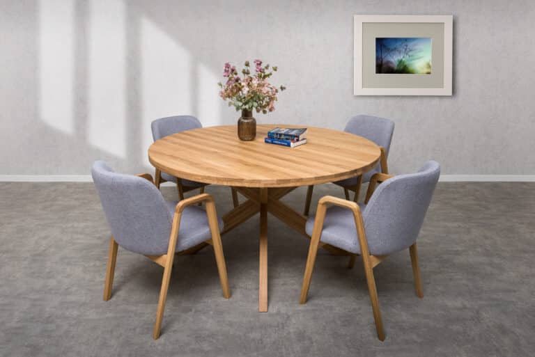 Jídelní sestava Milan-Chill je přesně tím kouskem nábytku, který promění vaše společné chvíle v nezapomenutelné zážitky.