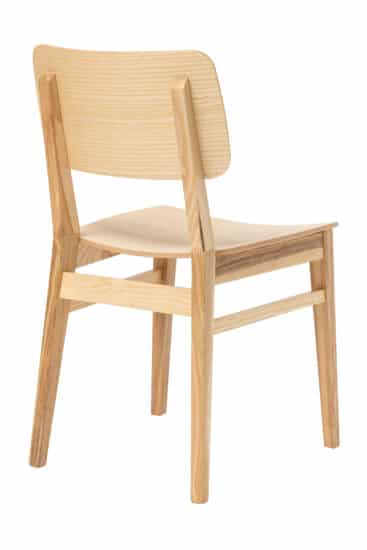 Jídelní židle Mio je ideální pro milovníky nadčasového designu, kvalitu a komfort v jednom. Právě tato židle je skvělým doplňkem pro každou jídelnu, kuchyň, ale i kavárny či restaurace.