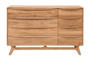 Dubová masivní komoda Bara 8Z vám nabídne osm prostorných zásuvek pro dokonalý pořádek ve vašem interiéru. Elegantní design a masivní provedení zajistí, že se stane stylovým a praktickým doplňkem každé domácnosti.“