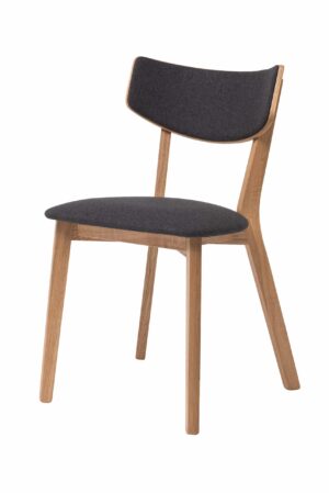 Jídelní židle Rico je stylovým a funkčním doplňkem každého interiéru. Černý potah v kombinaci s masivním dubovým dřevem vytváří atraktivní kontrast a podtrhuje přirozenou kresbu dřeva. Ergonomicky tvarované opěradlo a pohodlně polstrovaný sedák zajišťují komfort i při delším sezení.