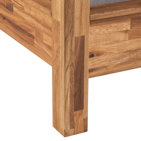 Postel Lisa z masivního dubového dřeva s konstrukcí pro nebesa promění vaši ložnici v místo jako z pohádky. Elegantní design, přírodní materiály a precizní zpracování zajišťují nejen krásu, ale i pevnost a dlouhou životnost. Díky vysokým sloupkům si můžete vytvořit útulný prostor přesně podle svých představ.