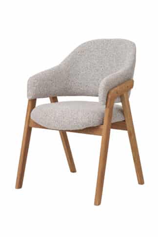 Křesílko Clara spojuje kvalitní dubový masiv s výrazně strukturovaným textilním potahem v odstínech světle šedé, doplněným jemnou antracitovou nití. Tkaná textura s jemnými tóny vytváří elegantní a uklidňující atmosféru. Dopřejte si komfortní a stylové sezení, které promění každý prostor v místo, kam se budete rádi vracet.