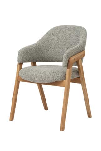 Křesílko Clara spojuje poctivý dubový masiv s jedinečným textilním potahem inspirovaným přírodou. Jemné zelené akcenty v kombinaci s béžovými odstíny vytvářejí hřejivou a klidnou atmosféru. Dopřejte si stylový komfort, který promění každý prostor v místo, kam se budete rádi vracet.