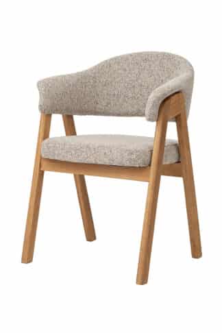 Dubové křesílko Mona zaujme nejen svým vzhledem, ale i funkčností. Jde o praktický kus nábytku, který najde uplatnění v jídelně, pracovně i jako samostatný designový prvek v obývacím pokoji.