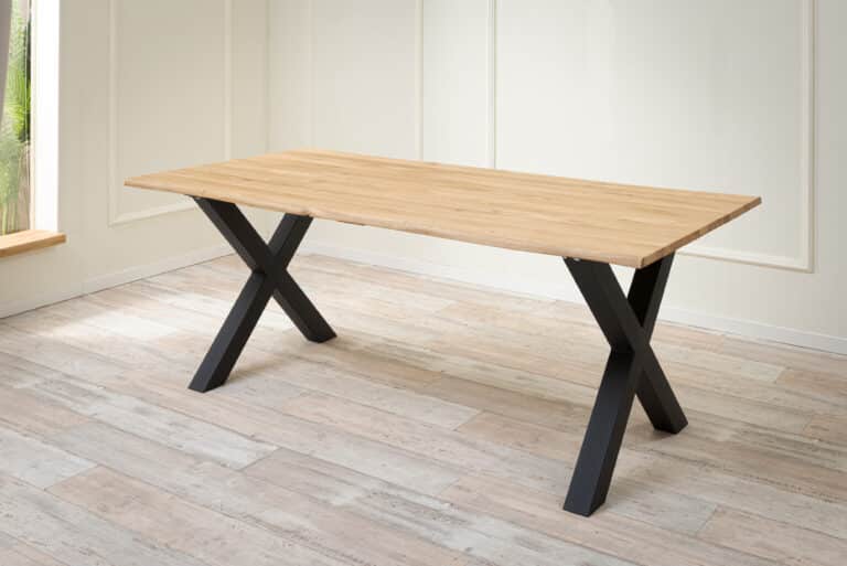 Jídelní stůl z masivu Wild s nohy X