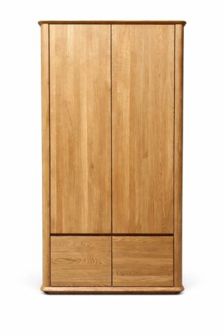 Dubová skříň Celin spojuje krásu přírodního masivního dřeva s moderním minimalistickým designem. Precizní zpracování, bezúchytkové otevírání a promyšlené vnitřní uspořádání zajišťují nejen elegantní vzhled, ale i maximální praktičnost při každodenním používání.