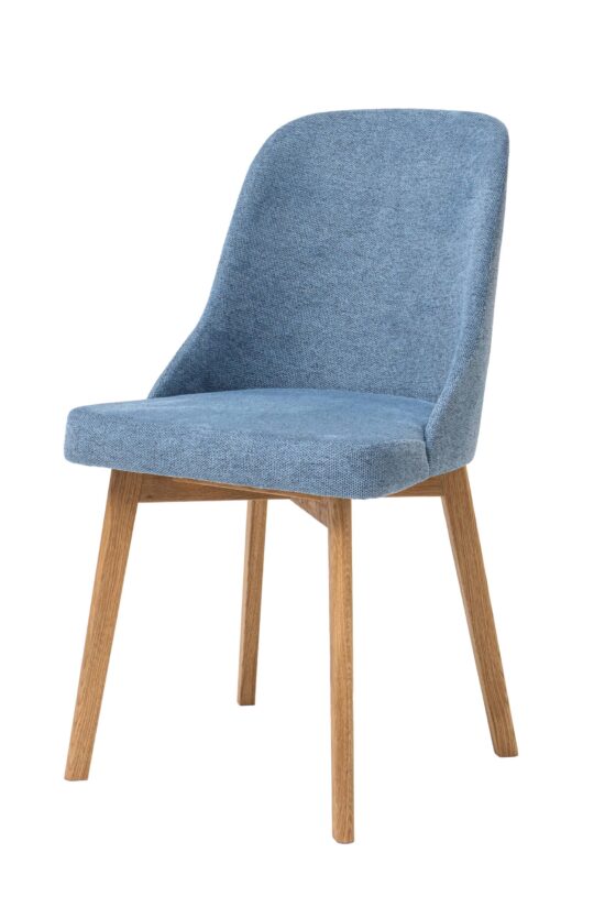 Židle Milis kombinuje přírodní krásu masivního dubu s elegantním modrým čalouněním, které vnese do interiéru svěží a moderní atmosféru. Díky pohodlnému tvarování a kvalitnímu zpracování je ideální pro každodenní používání. Perfektně doplní každý jídelní prostor, kde hraje roli styl i maximální komfort.