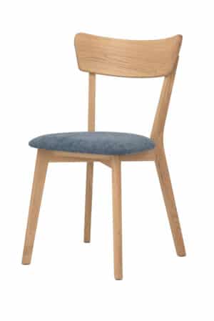 Dubová židle Diana v sobě spojuje elegantní design, pohodlí a poctivé zpracování z masivního dubu. Měkce polstrovaný sedák v modré látce dodá vašemu interiéru styl a zajistí komfort při každodenním stolování. Ideální volba pro útulný domov, kde oceníte kvalitu i nadčasový vzhled.