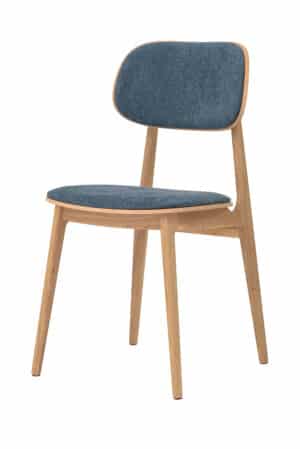 Jídelní židle Verde v modrém provedení vyniká čistými liniemi, kvalitním dubovým masivem a elegantním modrým polstrováním. Ergonomické tvarování zajišťuje pohodlí i při delším sezení, zatímco klidný a nadčasový design dodá interiéru harmonii a styl. Ideální volba pro domov i moderní gastro prostory.