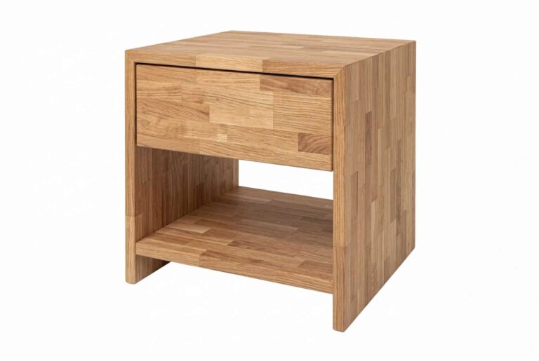 Elegantní dubový stolek Sofi Kubus přináší harmonii do každé ložnice. Mějte pořádek i pohodlí vedle postele. Noční stolek nabízí ideální prostor pro drobnosti i věci, které chcete mít vždy po ruce.
