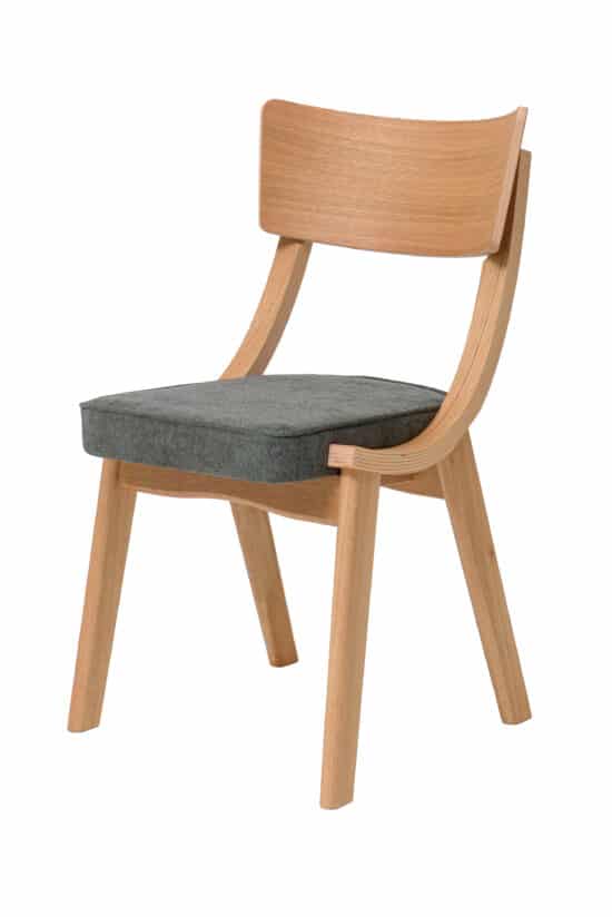 Přírodní dub, elegantní zelený potah a nadčasový design dělají z jídelní židle Diran stylový doplněk moderních i klasických interiérů. Pohodlné čalounění a kvalitní materiály zaručují dlouhou životnost i maximální komfort.