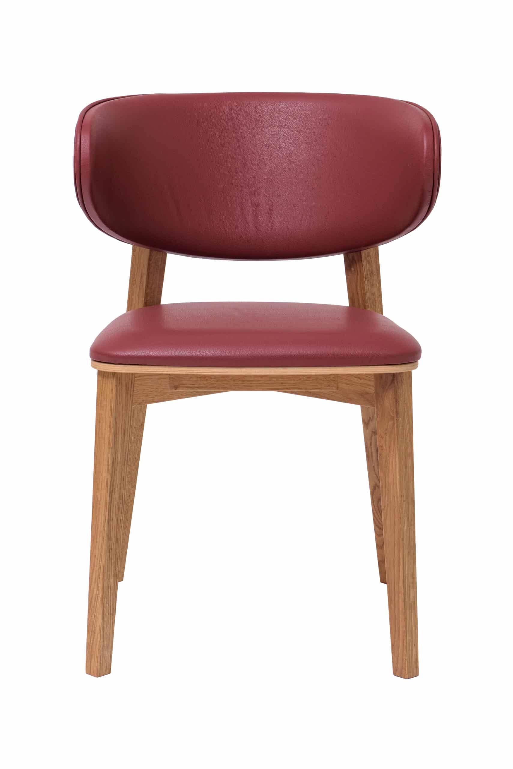 Dubová židle Suny v červené italské kůži zaujme luxusním spojením masivního dubu a pravé italské kůže v výrazném červeném odstínu. Elegantní tvar, pohodlné polstrování a precizní zpracování vytvářejí židli, která dodá interiéru osobitost, styl a nádech luxusu. Ideální volba pro moderní jídelny i reprezentativní prostory.