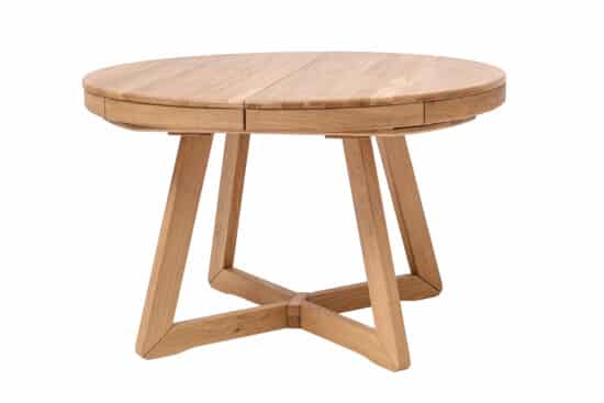 Kulatý rozkládací stůl Valencia spojuje elegantní design, krásu masivního dubu a praktické rozkládání. Díky dvěma samostatným prodlužovacím deskám lze jeho délku snadno přizpůsobit podle potřeby – od kompaktního stolu pro každodenní stolování až po prostorné řešení pro rodinná setkání.